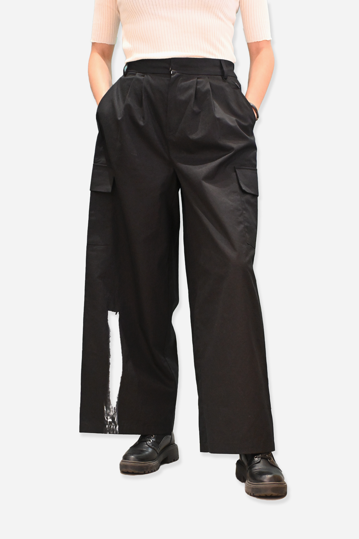 Wide Legged Cargo Pants