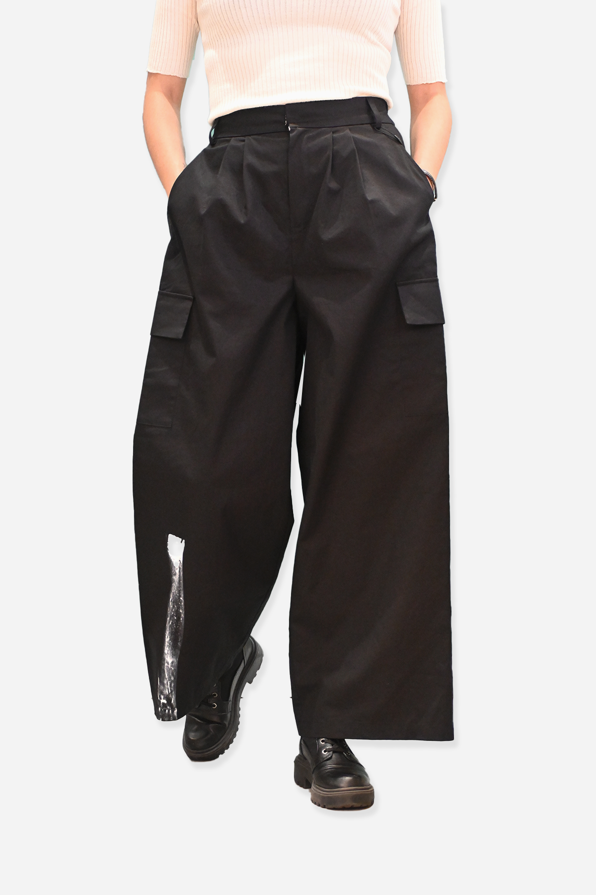 Wide Legged Cargo Pants