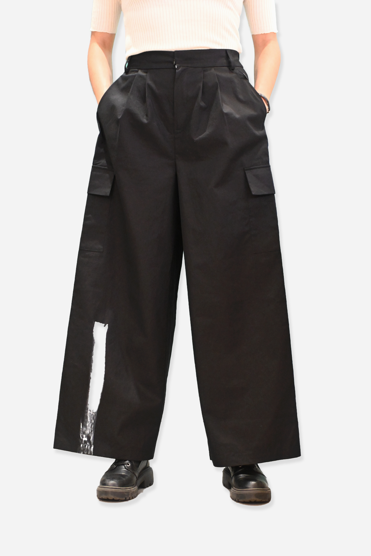 Wide Legged Cargo Pants